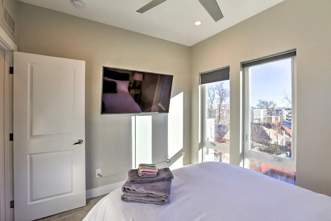 Holiday home Denver Townhome With Rooftop Deck Walk To Mile High