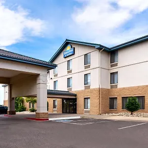 Days & By Wyndham International Airport Denver