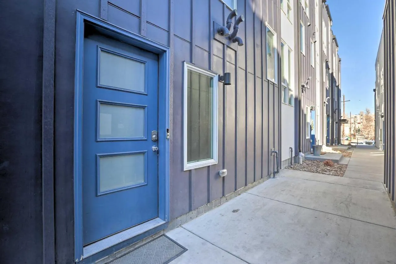 Hébergement de vacances Denver Townhome With Rooftop Deck Walk To Mile High